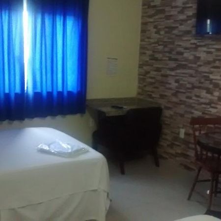 Hotel Dois Candangos Нуклео-Бандейранти Номер фото